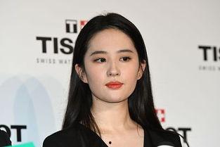 娱乐圈吃瓜刘亦菲,娱乐圈的瓜田,她如何成为焦点?